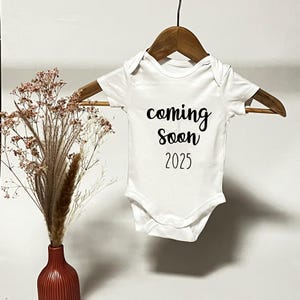 Baby bodysuit with saying &quot;coming soon year&quot; | Birth gift | Personalized baby clothes | Gender reveal | Baby gift | Baby style | Design