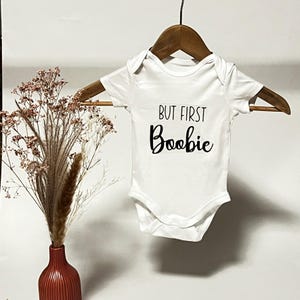 Baby bodysuit with saying &quot;But first Boobie&quot; | Birth gift | Personalized baby clothes | Gender reveal | Baby gift | Baby style | Design
