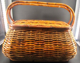 Vintage Large wicker/ Rattan picnic basket very good condition 22x16x12"
