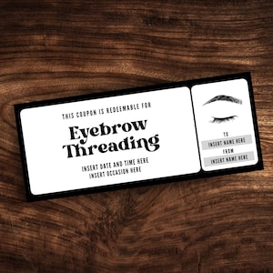 Puede incluir: Cupón imprimible en blanco y negro para el enhebrado de cejas. El cupón tiene una ilustración estilizada de una ceja y el texto "Eyebrow Threading".