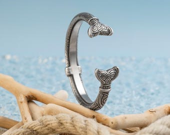 Whale Tail Pewter Bracelet – Unisex Maori Bangle – Ocean Travel Protection Symbol – Adjustable Arm Cuff for Surfers & Sea Lovers Gift