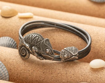Chameleon and Cicada Bracelet with Maori Pattern - Unique Nature Gift Gift for Men Women Him Her - Polynesian Tribal Wildlife Jewelry