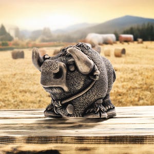 Bronze Miniature Bull Figurine - Handmade Decoration for Home Desktop - Gift Statuette Totem Animal - Farmhouse Rustic Luck Deckor Jewelry