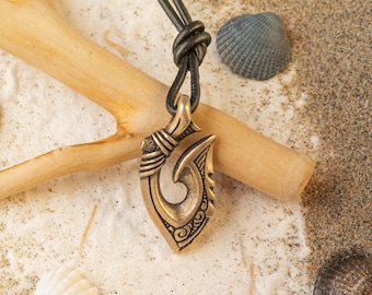 Ocean Necklace Fishing Hook Maori Style Hei Matau - Polynesian Pendant Gift for Men Women Ocean Hawaiian Tribal Nautical Surfer Sea Jewelry