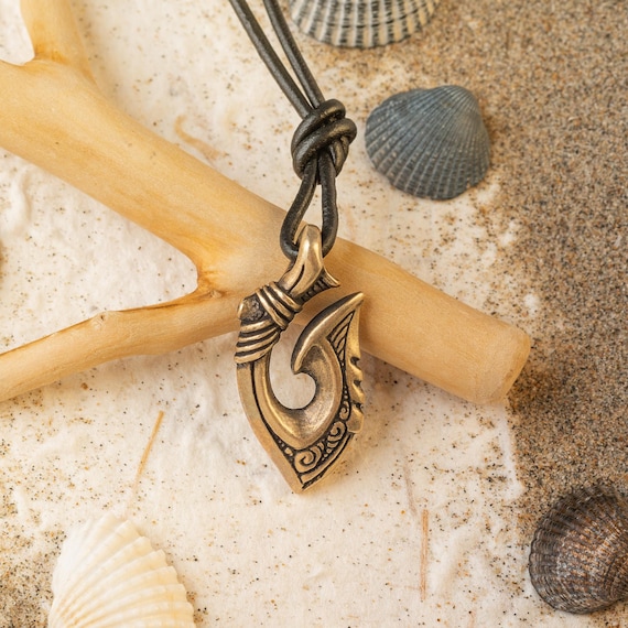Ocean Necklace Fishing Hook Maori Style Hei Matau - Polynesian Pendant Gift for Men Women Ocean Hawaiian Tribal Nautical Surfer Sea Jewelry