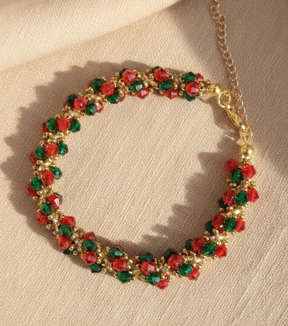 Jularmband med kristaller och pärlor