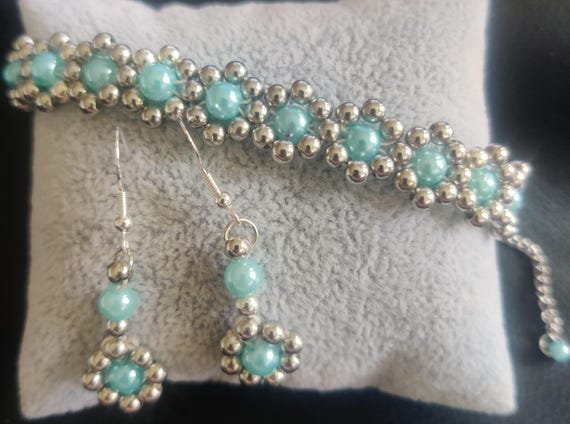 Turquoise Acrylic Bead Jewelry Set: Silver Plated Bracelet & Earrings
