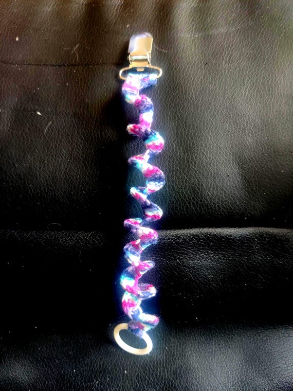 Crocheted Spiral Pacifier Holder: Multicolor Napphållare with Silver Button