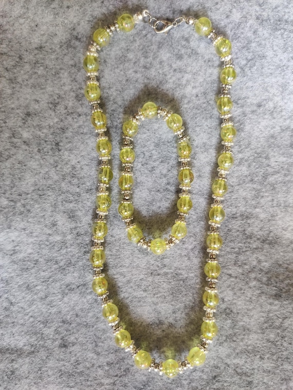 Yellow Pearl Jewelry Set: Elastic Necklace & Bracelet