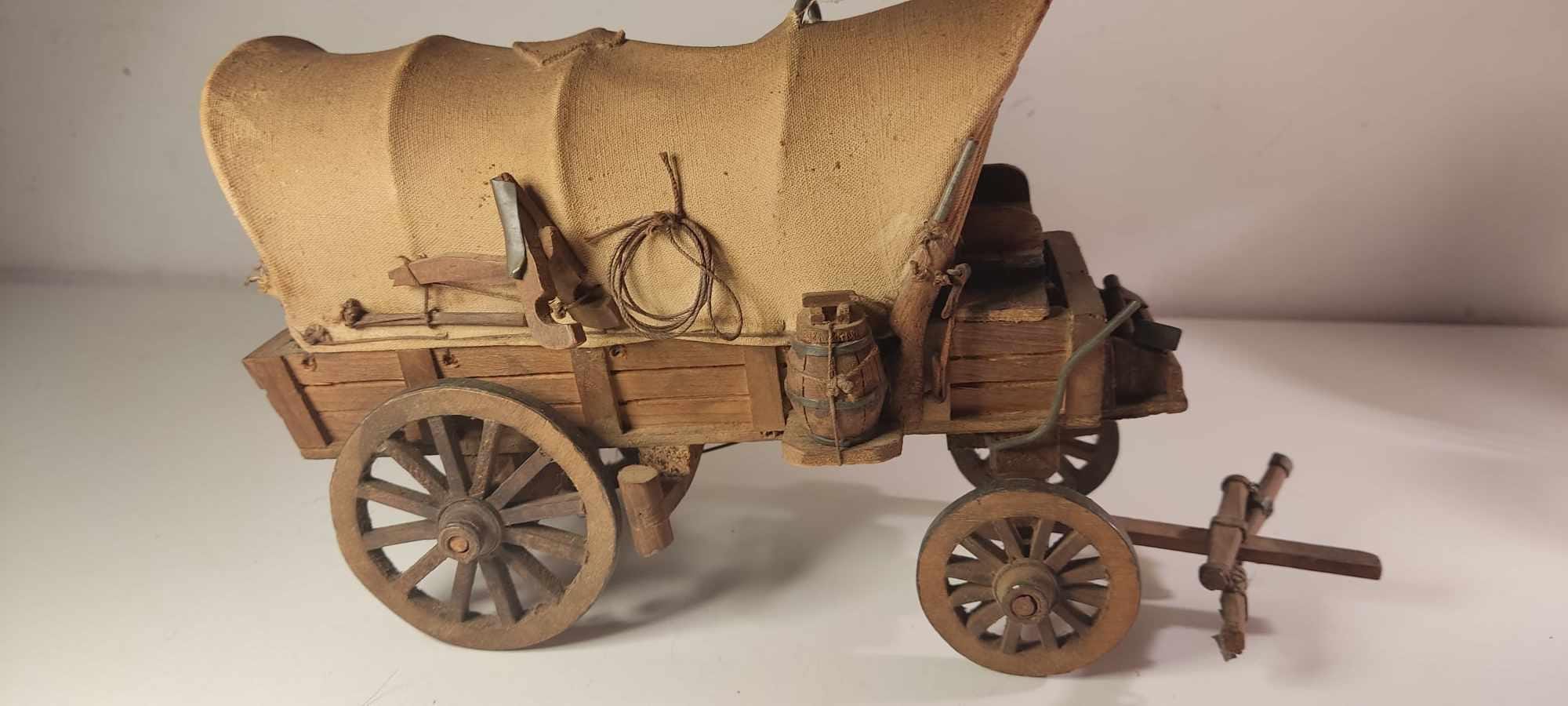 FIGURINES FAR-WEST: chariot baché reamsa ref 53 et totem ref 48