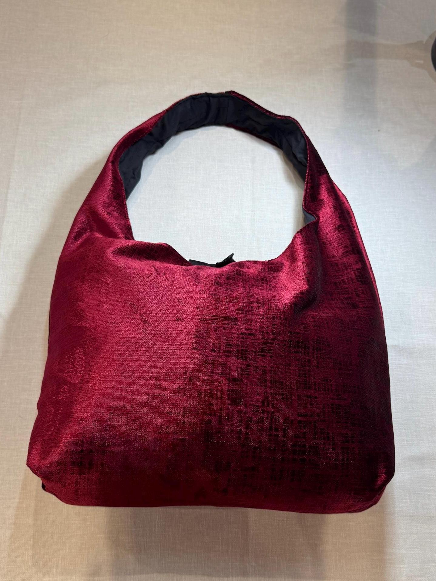 Black Velvet Medium Shoulder Bag   main image 0