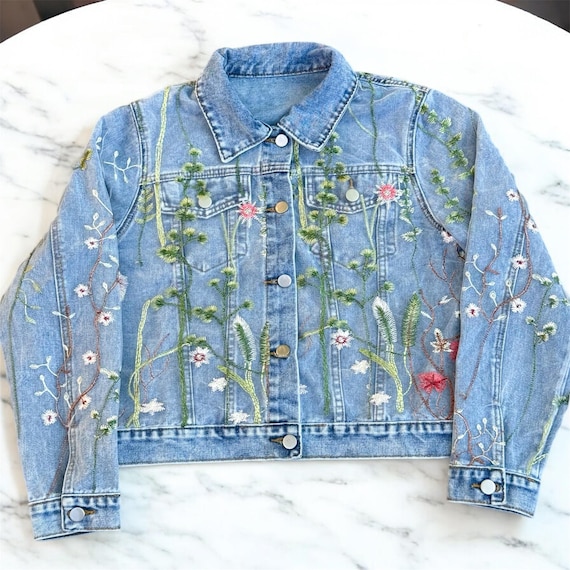 刺繍入り花柄デニムジャケット：ボヘミアン風レディースコーデ - Etsy 日本