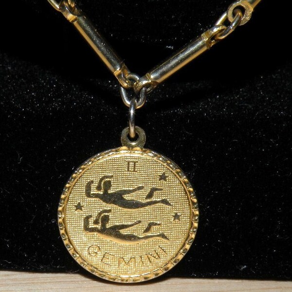 Vtg Zodiac Astrology Charm Necklace 36 inches with 12 Charms
