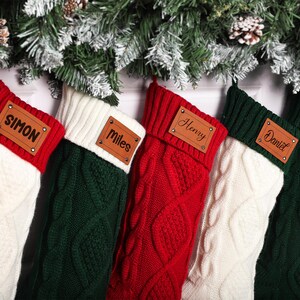Personalisierte gravierte Leder Patch Strümpfe, individuelle Urlaubsstrümpfe, Weihnachtsstrümpfe mit Namen, Familienstrumpf, Urlaub Dekor Geschenk