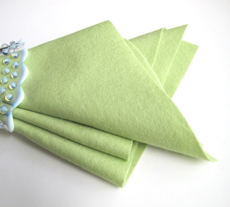 Light Green Felt, 100% Wool, Pastel Green Felt, Wool Applique, Toxin Free, Washable Bild 1