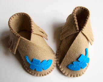 Baby Shoe KIT, Wool Felt Moccasins, DIY Sewing Kit, Kimono Shoes, Needlework Project, Wool Felt Slippers, Newborn Gift