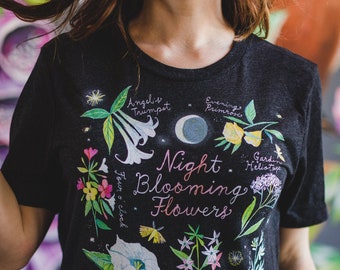 Nacht bloeiende bloemen Tri-Blend T-shirt