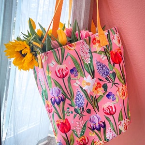 Tulip Field Tote bag image 4