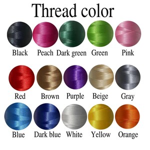 Pu&ograve; includere: Immagine che mostra una tabella dei colori dei rocchetti di filo. Il testo "Thread color" &egrave; in alto. I colori del filo includono nero, pesca, verde scuro, verde, rosa, rosso, marrone, viola, beige, grigio, blu, blu scuro, bianco, giallo e arancione.