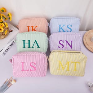 Borsa da toilette con monogramma, borsa per il trucco, regali per damigelle d&#39;onore, borsa per il trucco da viaggio personalizzata, borsa portaoggetti di grande capacità, borsa per il trucco con nome ricamato