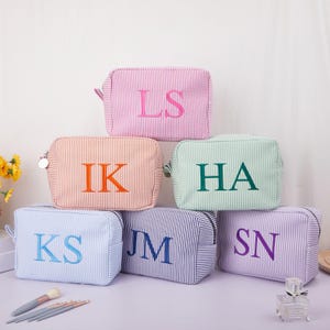 Embroidered Name Seersucker Makeup Bag,Beaty makeup bag,Monogramed Makeup Bag,Bridesmaid Makeup Bag,Monogrammed Toiletry Bag,Bridesmaid Gift