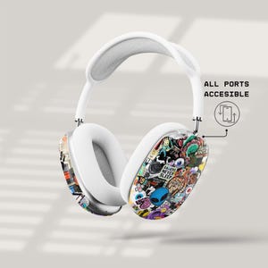 Puede incluir: Auriculares inal&aacute;mbricos blancos con un dise&ntilde;o de calcoman&iacute;as coloridas. Los auriculares tienen una diadema acolchada y almohadillas para los o&iacute;dos. El texto "ALL PORTS ACCESSIBLE" es visible en la imagen.