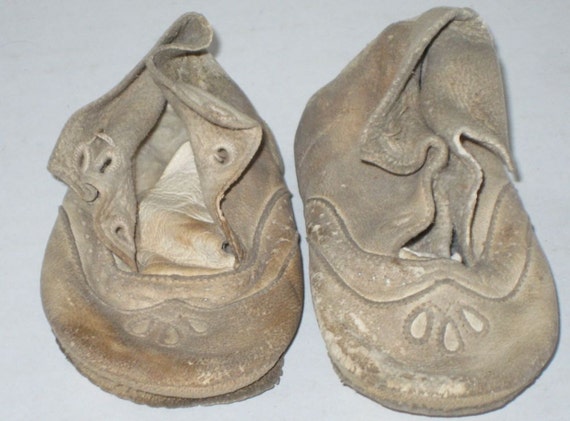 Vintage (1940s) Baby Shoes - image 1