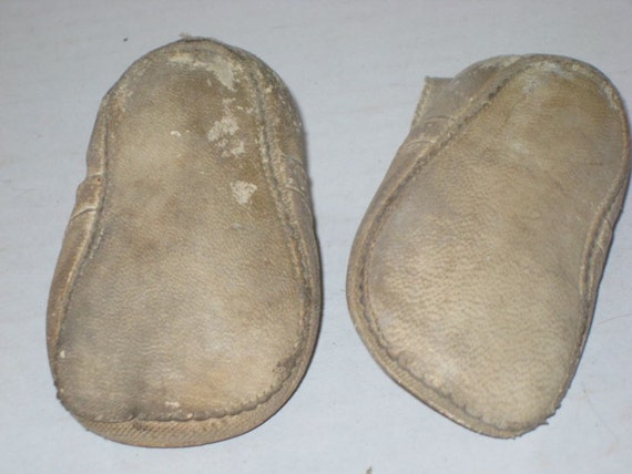 Vintage (1940s) Baby Shoes - image 3