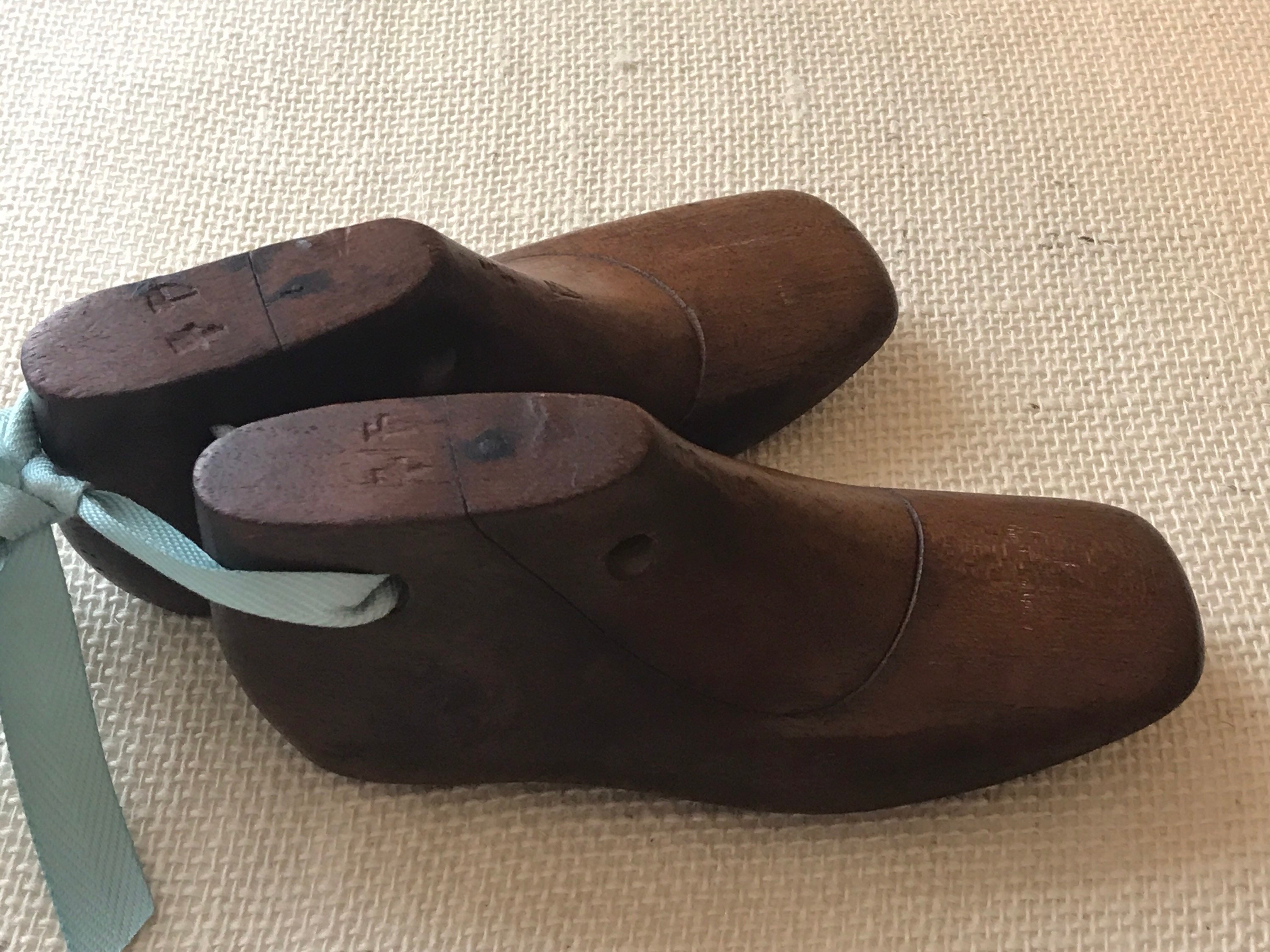 El zapato de madera de madera antiguo dura Forma industrial | Etsy
