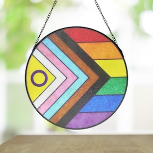 Capteur de soleil rond drapeau de la fierté intersexe en vitrail - Ornement LGBTQ jaune et violet, décoration Queer Pride pour fenêtres