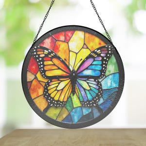 Schmetterling der Identität Suncatcher, Regenbogen LGBT Pride Glasmalerei, Queer Geschenk, Fenster Dekoration