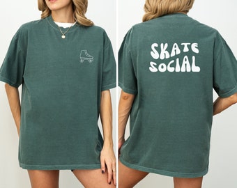 Roller Skate T-shirt, Roller Skating Shirt, Oversized Tee, Unisex Shirt, Graphic T-shirt, Retro Tee, Gifts for Her, Comfort Colors Tee