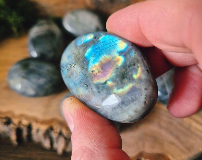 Labradorite Palm Stone | Protective Stone & Intuition Stone | Gemstone Worry Stone | Spiritual Crystal
