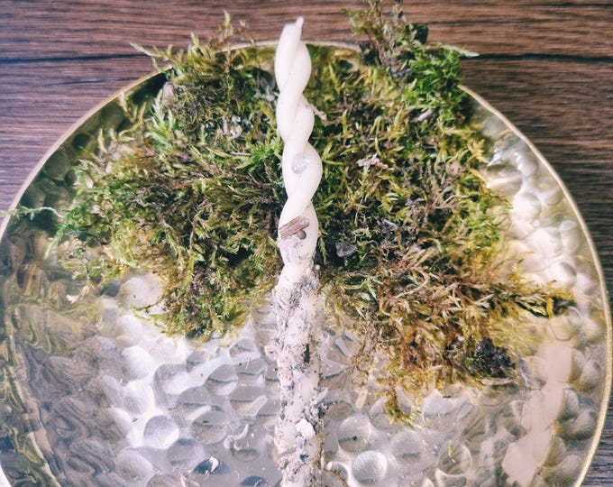 Pure Home ritual candle for energetic house cleansing made of beeswax with sage, mugwort and angelica auraquartz stones