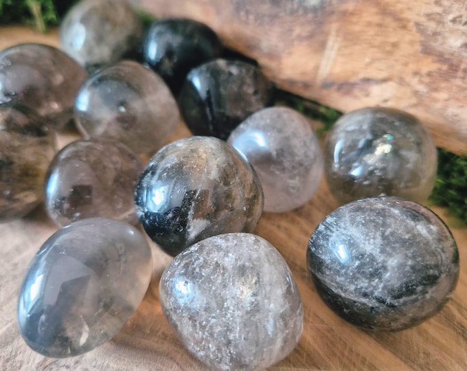 Smoky quartz tumbled stone – stone of grounding & inner strength