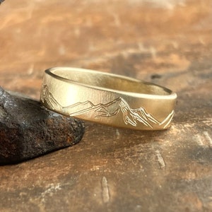 Mountain wedding band, solid GOLD *6 mm wide x 1.5 mm thick*  14k yellow gold band, engraved mountains