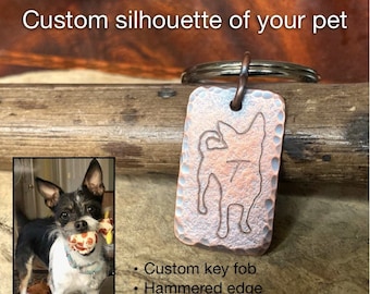 Personalized dog keychain, dog mom gift, custom handmade copper hammered edge, engraved key chain with your dog, key fob gift