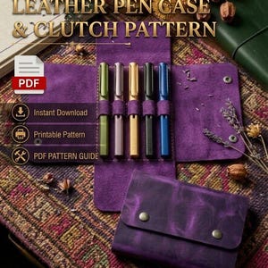 Könnte beinhalten: Ein violettes Leder-Stifteetui und Clutch-Schnittmuster mit dem Text VINTAGE STYLE LEATHER PEN CASE & CLUTCH PATTERN, PDF, Instant Download, Printable Pattern und PDF PATTERN GUIDE. Das Etui enthält fünf Stifte in verschiedenen Farben.