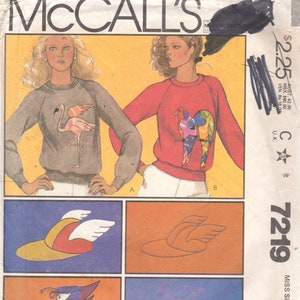 McCalls 7219 jaren 1980 Pullover TOP Patroon Flamingo Roller Skate Parrot Gevleugelde Hoed Transfers Vintage Naaipatroon Maat M Buste 36 38 UNCUT afbeelding 1