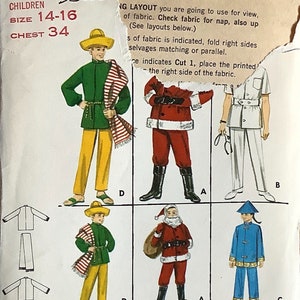 Può includere: Un modello di cucito vintage per costumi da bambini e adulti. Il modello include istruzioni per realizzare un costume da Babbo Natale, un messicano, un cinese e un cowboy. Il modello è disponibile nelle taglie 6-8, 10-12, 14-16, 38, 42 e 46. Il modello è stampato su uno sfondo bianco con testo nero e illustrazioni.