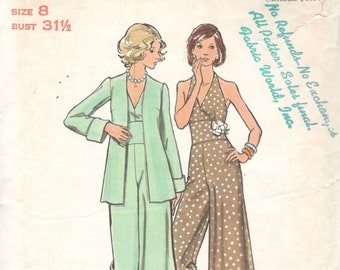 Può includere: Modello di cucito vintage per una tuta e una giacca abbinata. Il modello è per le taglie 8, 10, 12, 14 e 16. Il modello è di Butterick, the fashion one, e il numero del modello è 6971.