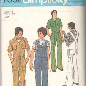 Op de afbeelding: Vintage Simplicity naaipatroon 7052 met illustraties van herenkleding. Het patroon bevat ontwerpen voor jumpsuits, overalls en een shirt met broek. De maat is 42 met een taille van 91 cm.