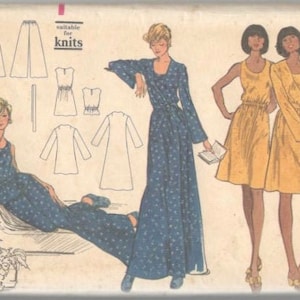 Könnte beinhalten: Ein Vintage-Schnittmuster für ein Kleid und eine Hose. Das Schnittmuster ist für Größe 10, Brustumfang 32 1/2 Zoll. Das Schnittmuster ist für Strickwaren und enthält Anweisungen für die Herstellung eines Kleides mit langen Ärmeln und einer Hose mit weiten Beinen.