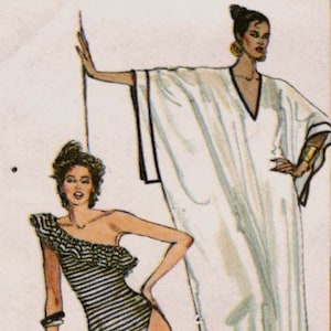 Può includere: Due donne che indossano abiti diversi. Una donna indossa un abito bianco a maniche lunghe e scollo a V con un bordo nero. L'altra donna indossa un costume da bagno a spalla unica a righe bianche e nere con un bordo a balze. L'immagine include i numeri "1" e "3".