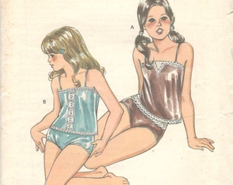 Kwik Sew 1273 Girls Panties and Camisole Pattern Hip Hugger Briefs Childs Lingerie Sewing Pattern Size 4 5 6 7 Waist 21 - 23 UNCUT