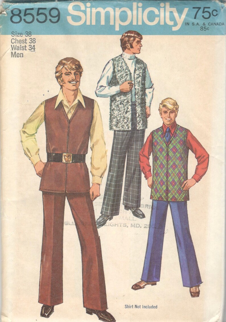 Puede incluir: Un patr&oacute;n de costura vintage de Simplicity para chalecos de hombre. El n&uacute;mero del patr&oacute;n es 8559 y el precio es de 75 centavos. El patr&oacute;n muestra tres estilos de chalecos diferentes, uno con una textura de piel, otro con un color marr&oacute;n y otro con un patr&oacute;n de rombos.