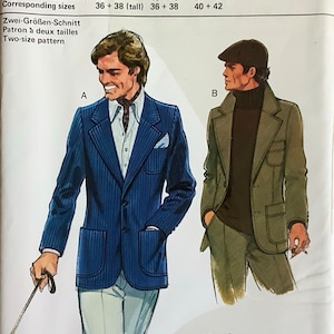 Könnte beinhalten: Ein Vintage-Schnittmuster für zwei verschiedene Jackenstile. Das Muster ist für die Größen 90-94, 46-48 und 50-52. Das Muster enthält Anweisungen zum Nähen einer blau gestreiften Jacke mit einem weißen Hemd und einer grünen Jacke mit einem braunen Rollkragen.