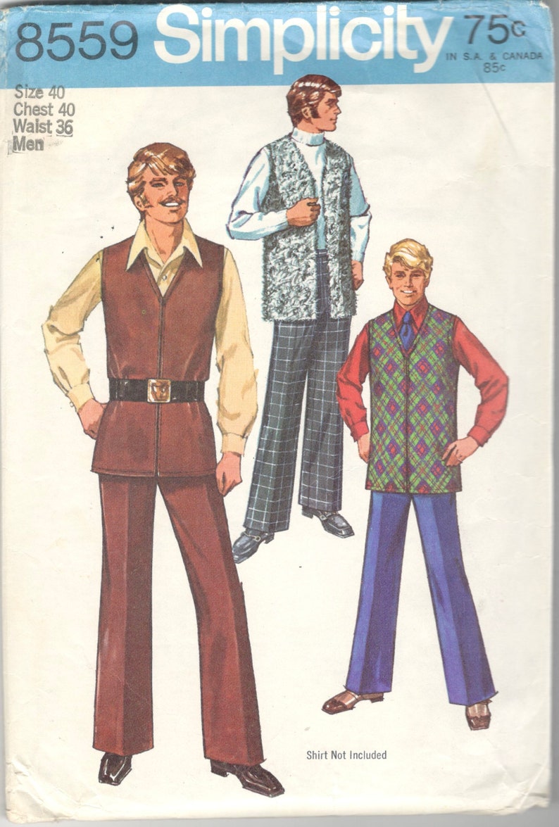 Puede incluir: Un patr&oacute;n de costura vintage para dos chalecos. El patr&oacute;n es para las tallas 40 de pecho y 36 de cintura. El patr&oacute;n muestra a dos hombres usando los chalecos. Un chaleco es marr&oacute;n y el otro es verde y azul.