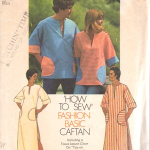Könnte beinhalten: Simplicity Schnittmuster Nummer 6835 für eine Kaftan. Das Schnittmuster umfasst zwei Figurtypen und sieben Größen. Der Schnittmusterumschlag zeigt vier Modelle, die verschiedene Kaftane in Blau, Rot, Weiß und Orange tragen.