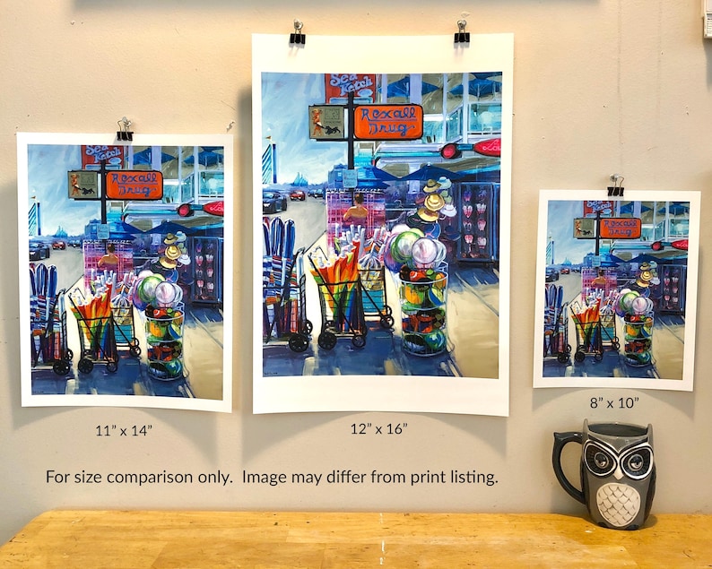 Peut inclure: Trois tailles diff&eacute;rentes d'une peinture repr&eacute;sentant une sc&egrave;ne de rue avec une enseigne de pharmacie Rexall. La peinture est r&eacute;alis&eacute;e dans un style color&eacute; et impressionniste. Les tailles sont de 11x14 pouces, 12x16 pouces et 8x10 pouces.